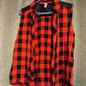 Women's sleeveless button down shirt